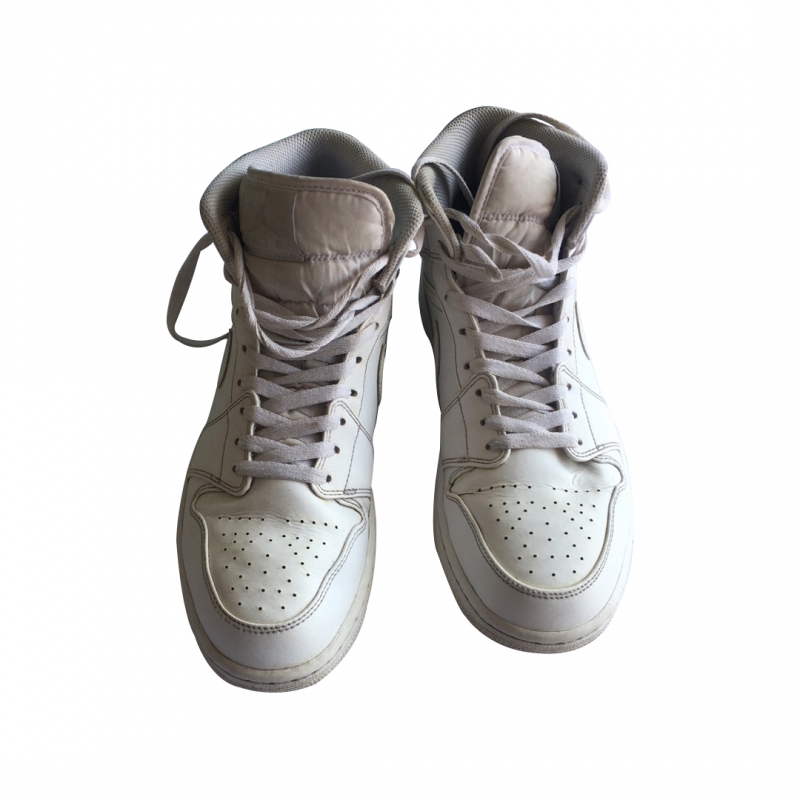 Белые высокие кроссовки Nike Air Jordan 1 Mid