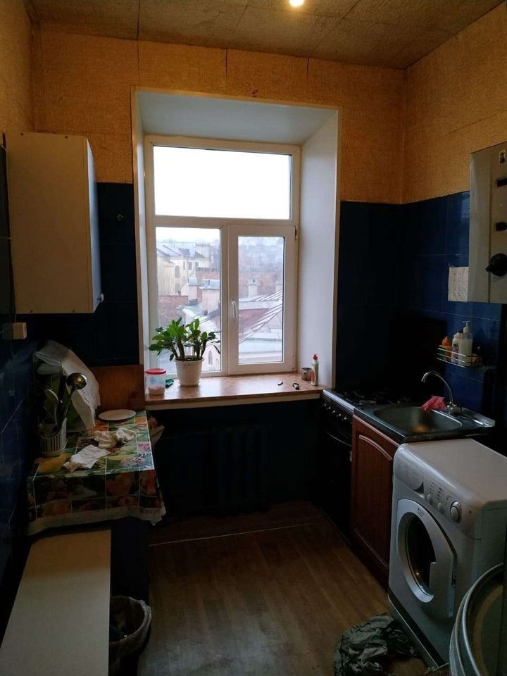 Продам комнату в трехкомнатной квартире.