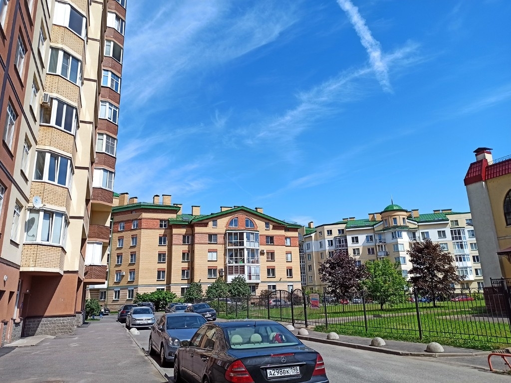 От метро до дома ходит трансорт.