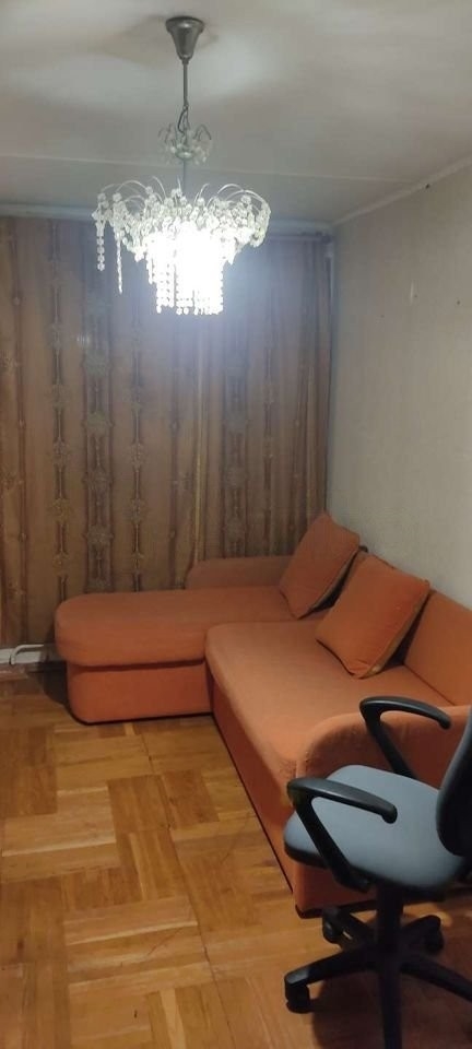 Сдается комната в 2-комн квартире.