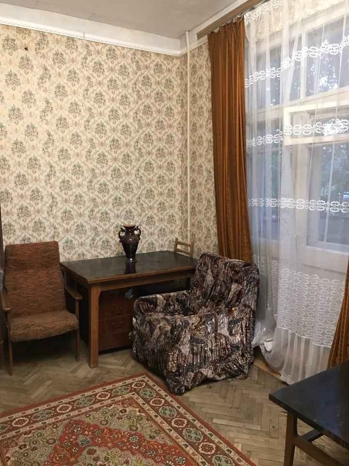 Сдается большая комната в 2-комнатной коммунальной квартире.