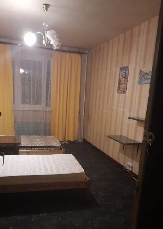 Сдаю изолированную комнату в 3-комнатной квартире в пешей доступности от метро В