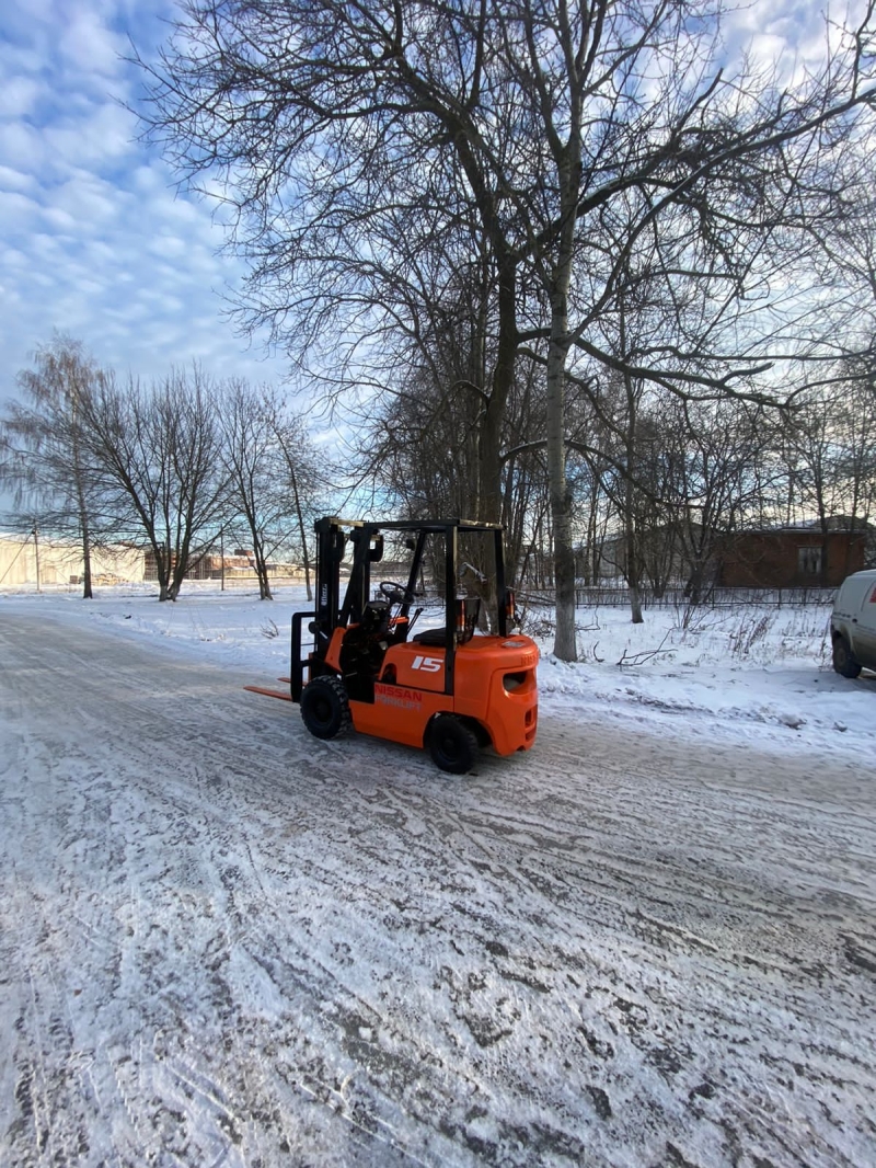 Вилочный погрузчик бу Nissan NJ01M15
