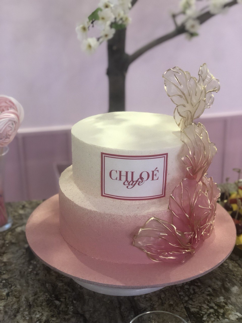 -    Chloe