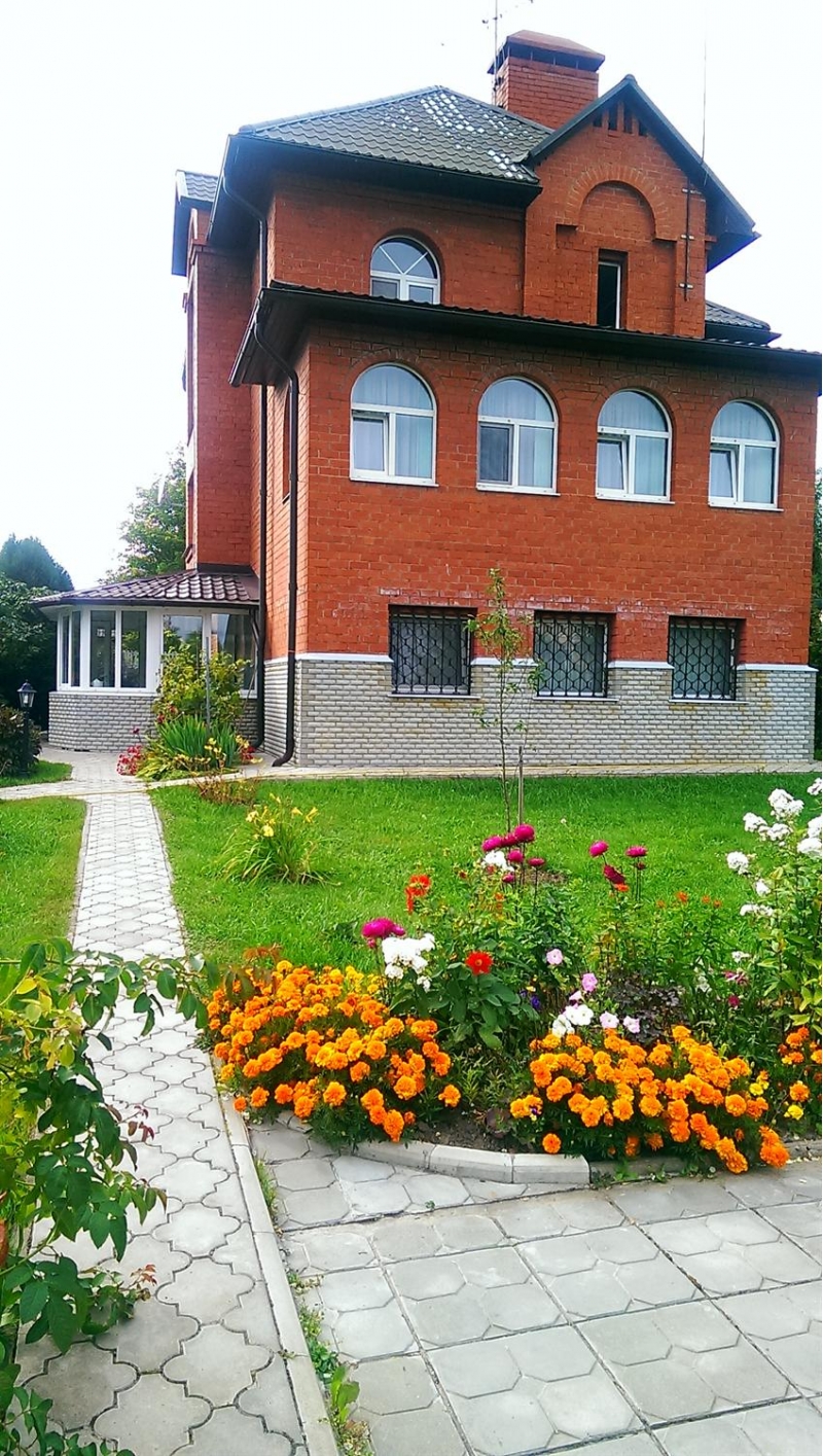 От собственника Сдается 3-х этажный кирп. дом 220 м2 в КП Согласие-1