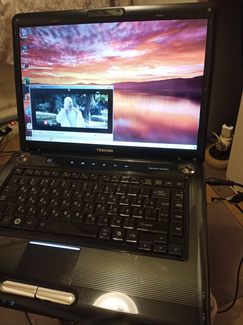 Toshiba, 2 ядра. 2.2 Ghz, 2.5 Gb, 250 Gb, 15.4, eSata, hdmi, bt, 1394, cr,